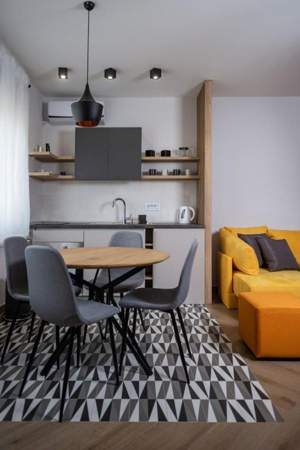 Republic Square - With Garage Apartment Novi Sad